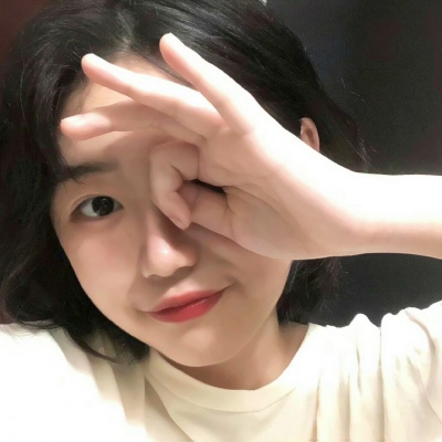 8张真人短发女生头像 高清日常短发少女头像素材