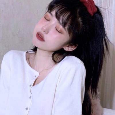 超有少女感的真人女生头像合集 共17张