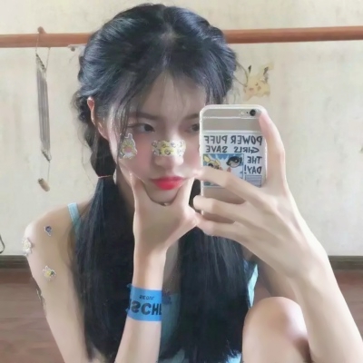 27张可爱真实的手机控女生头像合集