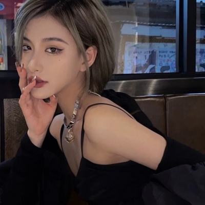 18张复古感真人女生QQ头像来了