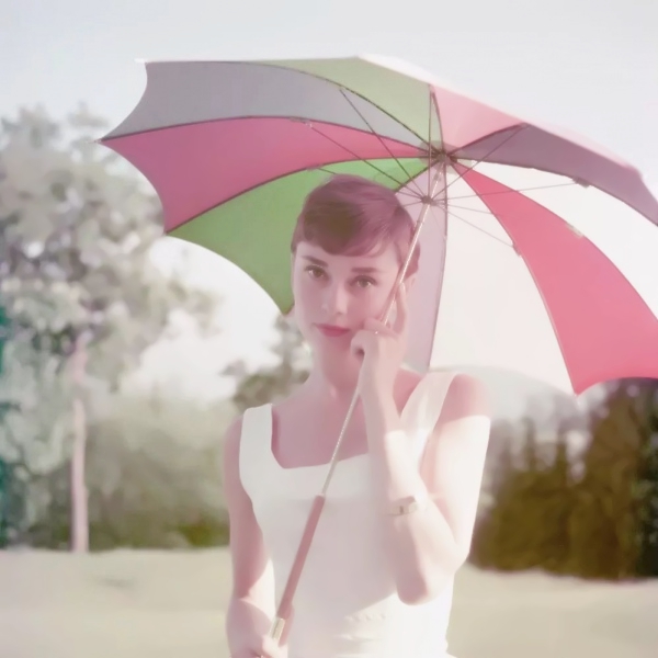 20张超高清微信头像！氛围感拉满的唯美欧美风女生头像