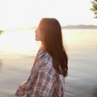 29张高清小清新女生背影头像 适合当微信头像