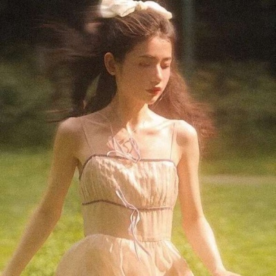 12张氛围感拉满的复古意境女生头像，越看越耐看