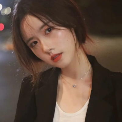 热门微丧风真人女生头像，8张质感图分享