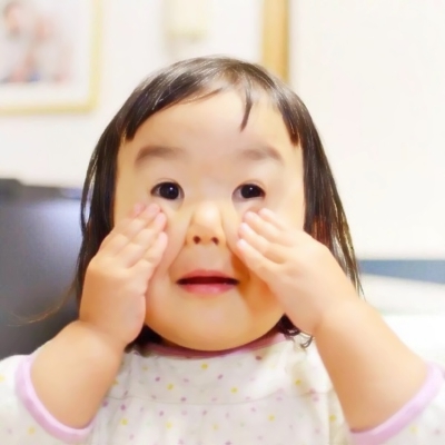 17张女生搞怪萌娃微信头像合集