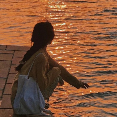 11张氛围感拉满！不露脸女生夕阳背影头像合集