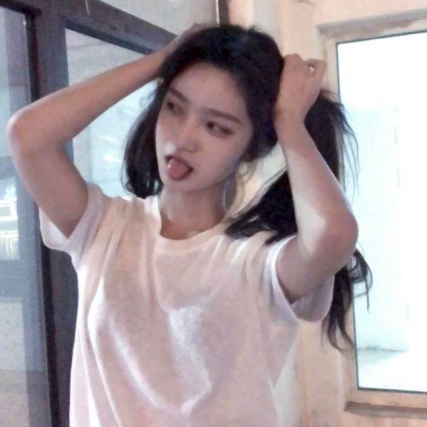 32张好看的现实长发御姐头像 适合玩网用的优质女生头像