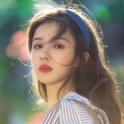 最新高清女生真人头像合集 共20张