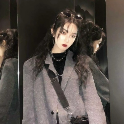 14张高清真人帅气冷感女生QQ头像