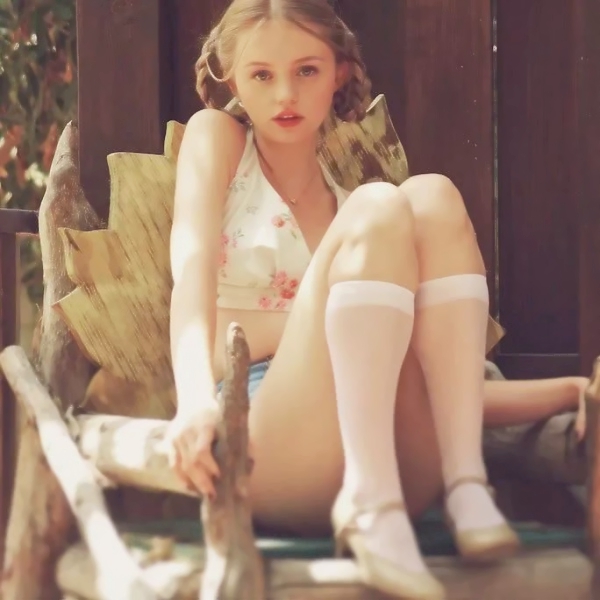 20张超高清微信头像！氛围感拉满的唯美欧美风女生头像