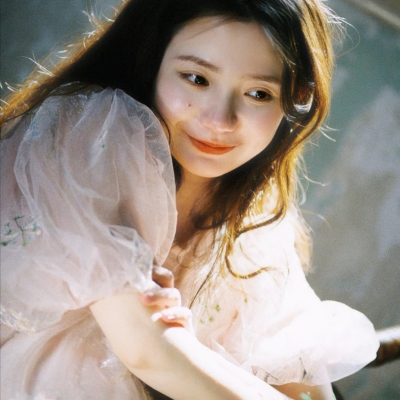 精选高清女生头像合集 共19张优质素材