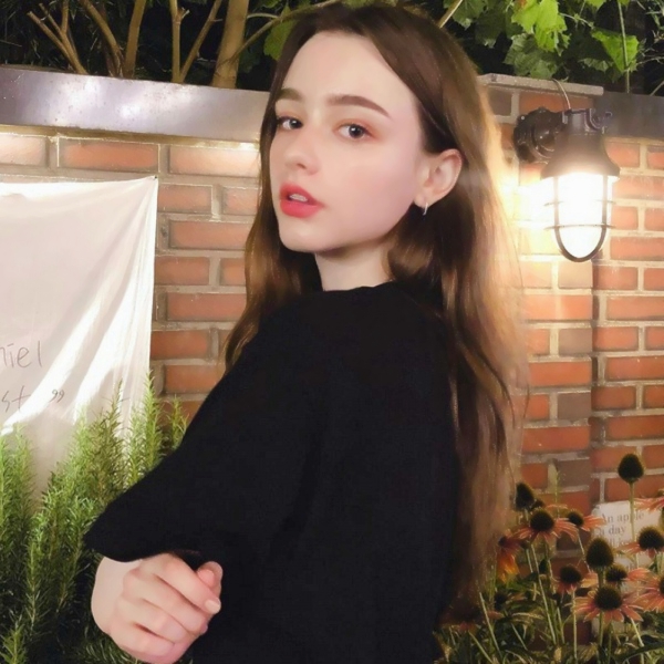 36张高清气质款欧美女生微信头像 好看又有格调