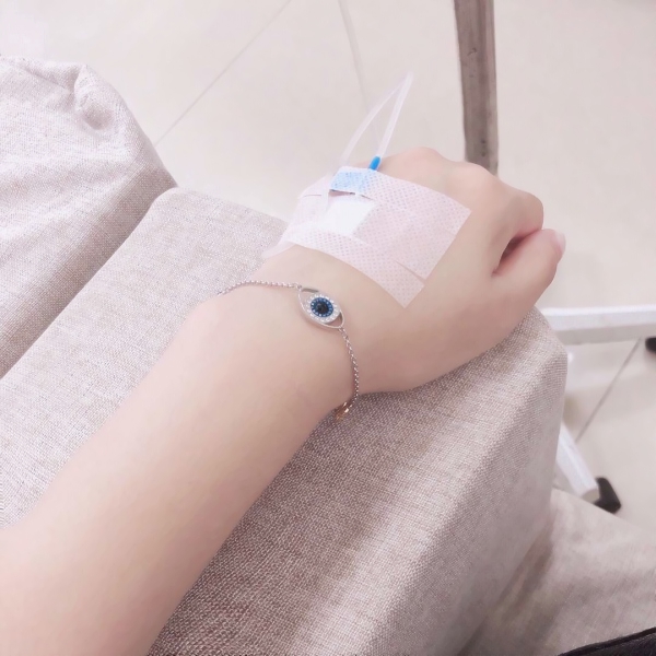 女生输液好看手背头像合集 9张超清病房吊针手部素材