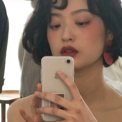 27张可爱真实的手机控女生头像合集