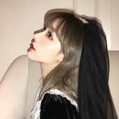 8张真人版慵懒冷淡女生头像，氛围感拉满