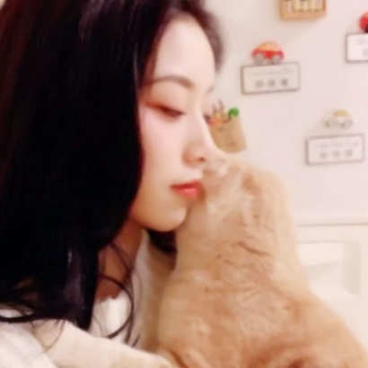 超火的抖音网红女生头像合集，一共18张高清无水印图片，适合用作社交平台头像使用。