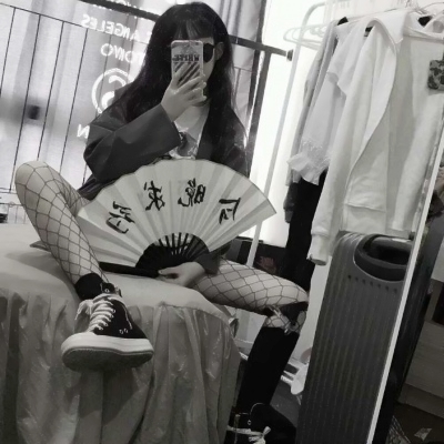 女生霸气社会QQ头像！19张高清拽酷女生头像合集