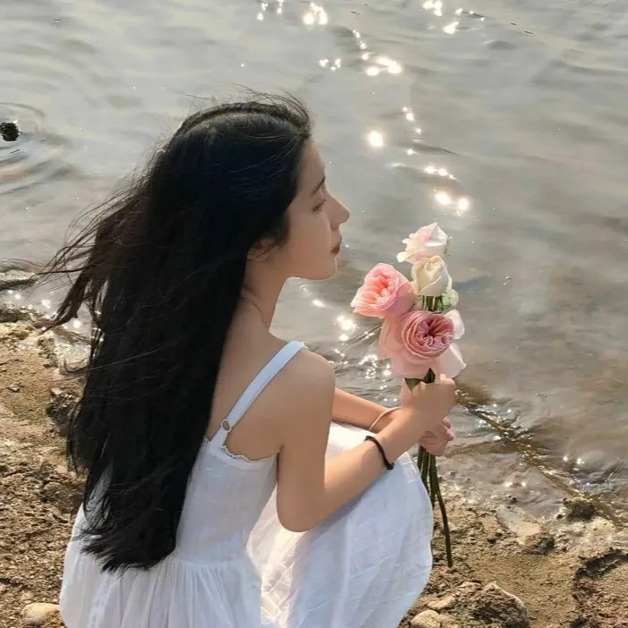 版干净质感女生真人头像 共18张
