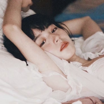 9张小众ins风真人女生头像，个性感拉满