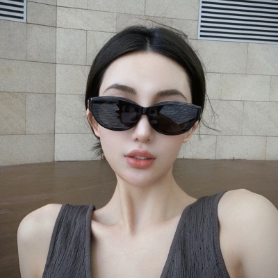 18张低调又有质感的女生微信头像 适合成熟女生用