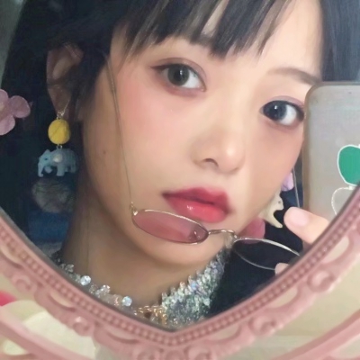 27张可爱真实的手机控女生头像合集