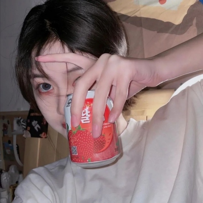 最新高清女生真人头像合集 共20张