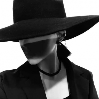 霸气冷艳黑色系真人女生头像 9张合集来啦