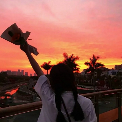 11张氛围感拉满！不露脸女生夕阳背影头像合集