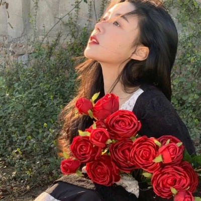 11张氛围感拉满的真人小姐姐网图头像 超好看女生头像来啦