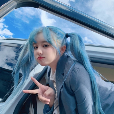 7张清新感拉满的蓝色系真人女生头像来啦