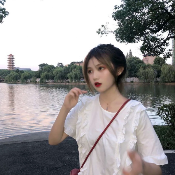 28张超高清真人可爱闺蜜头像 好看又治愈的女生头像合集