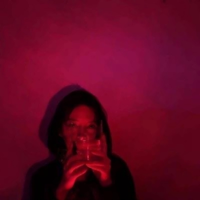 又酷又飒的红色系女生头像！12张高清暧昧感女头直接存