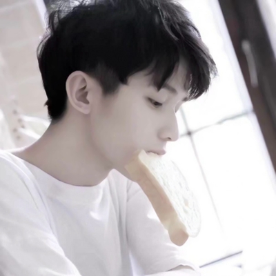 19张高清高冷风男生网图头像合集