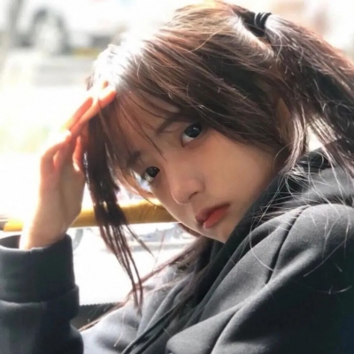 最新高清女生真人头像合集 共20张
