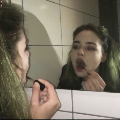 女生暗黑系真人酷头像合集（17张）