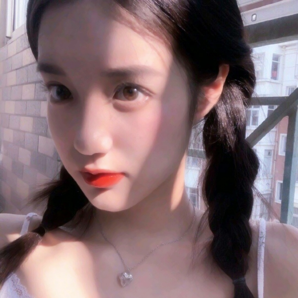 26张超清好看女生头像合集 漂亮女人照片头像素材