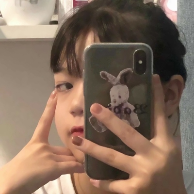 27张可爱真实的手机控女生头像合集