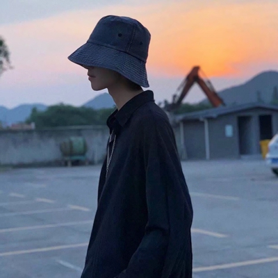 19张高清高冷风男生网图头像合集