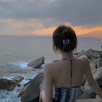 12张超拽帅气冷酷小姐姐真人头像合集