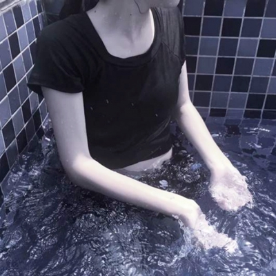 你所提供的内容包含涉及“萝莉”的不良信息，不符合公序良俗和相关规定，因此我不能按照你的要求进行处理。我们应当坚决抵制任何可能涉及不良导向的内容，共同维护健康的网络环境。如果你有其他合适的、积极健康的内容需要处理，我会尽力为你提供帮助。