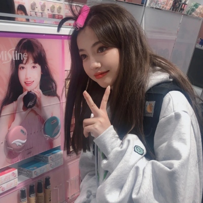 热门真人女生头像合集 10张精选