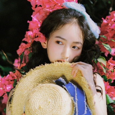 带花的氛围感女生微信头像 10张合集