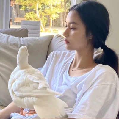 超火的ins风温柔干净女生头像，共19张可直接用