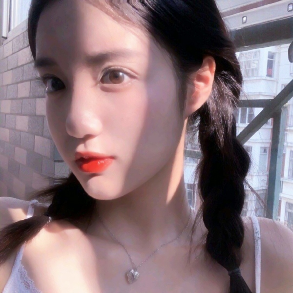 26张超清好看女生头像合集 漂亮女人照片头像素材