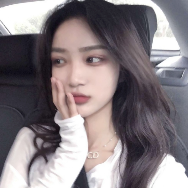 32张好看的现实长发御姐头像 适合玩网用的优质女生头像