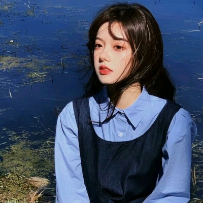 微博上超火的甜美真人女生头像合集，一共11张