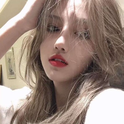 12张氛围感拉满的干净女生高级感头像