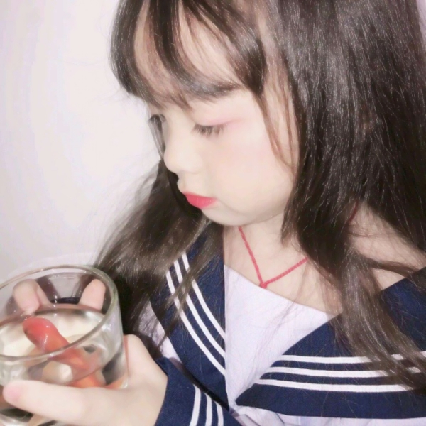 16张可爱小女孩闺蜜头像 高清好看的女生头像素材合集