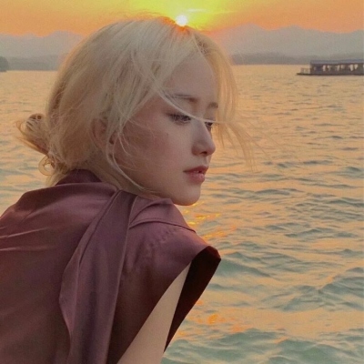 ins风温柔女生头像合集来了！10张氛围感拉满的漂亮头像