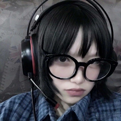 15张高清真人眼镜女生头像 个性氛围感拉满